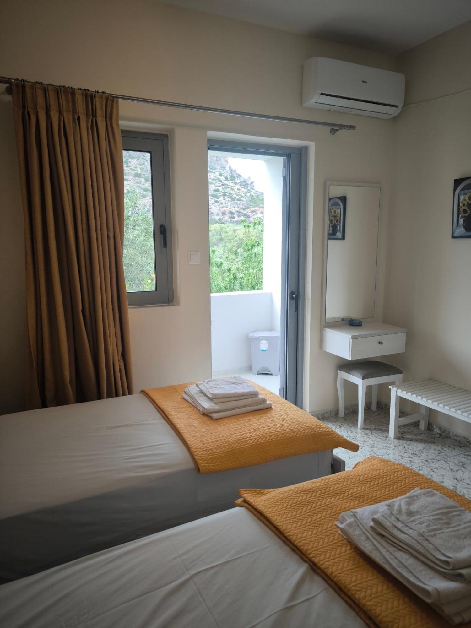 Alexia Rooms Palaiochora Zewnętrze zdjęcie